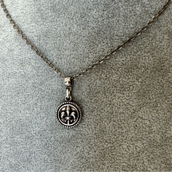 Vintage Silver French Fleur de Lis Pendant Necklace NWOT - Picture 5 of 15